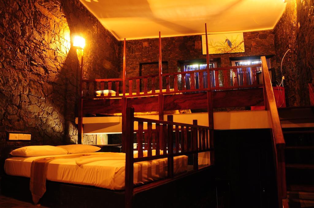 Boulder Garden Hotel Kalawana Ruang foto