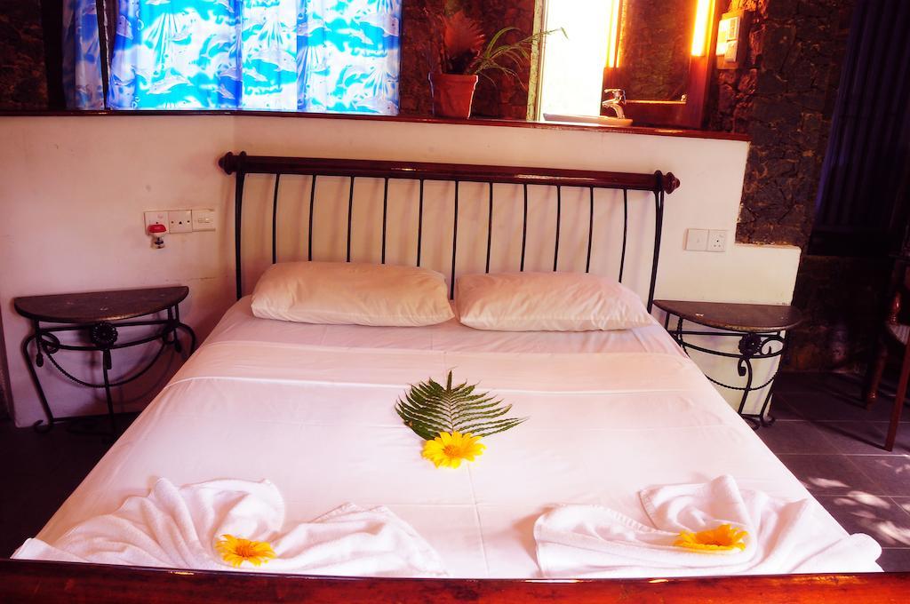Boulder Garden Hotel Kalawana Ruang foto